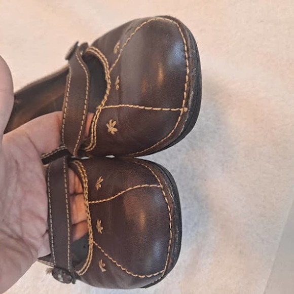 Thom McAn Mary Jane Loafer Topstitching Brown Tan Almond Toe Hook n Loop Comfy - Picture 4 of 13